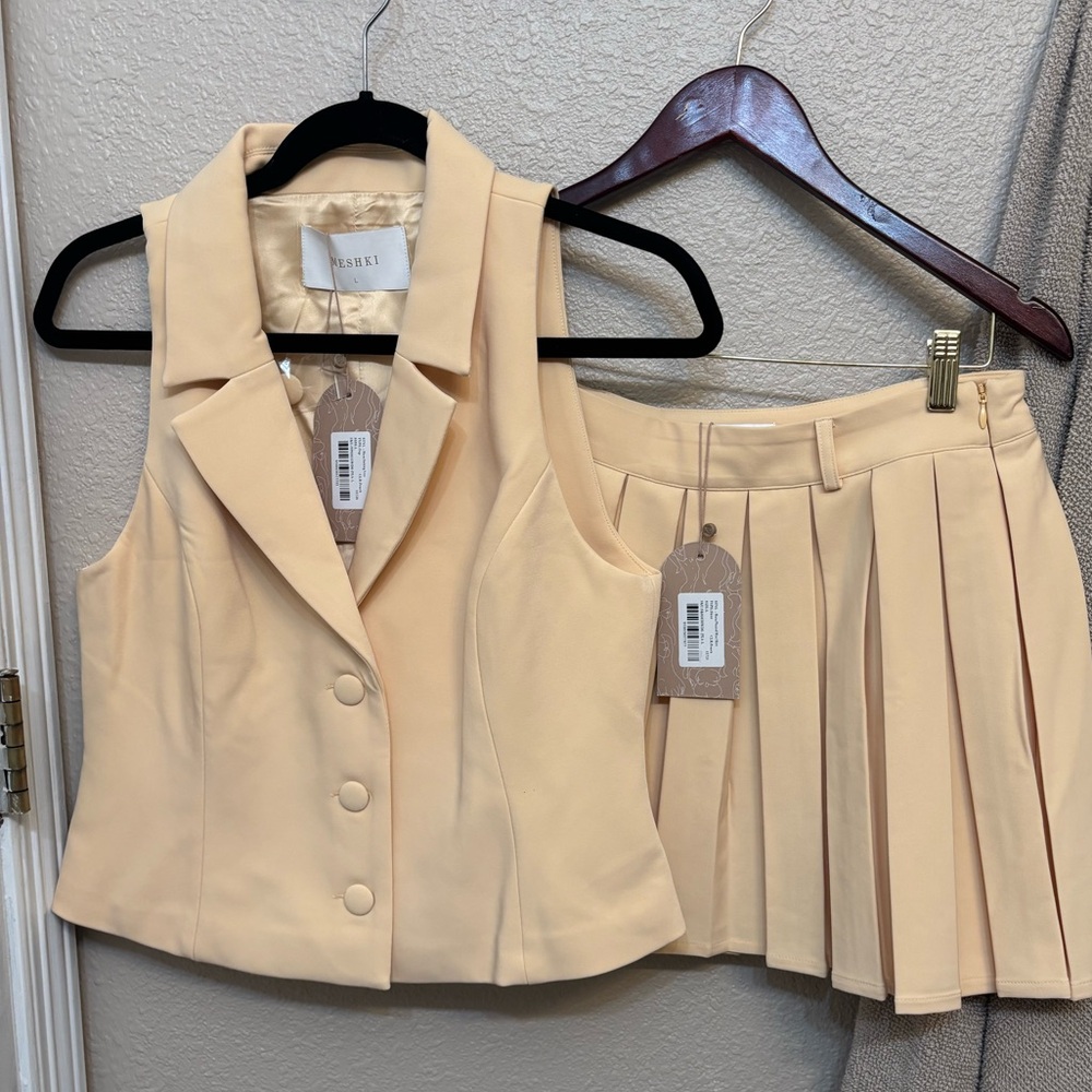Peach Sleeveless Blazer and Pleated Skirt Set *NEVER WORN-NWT*